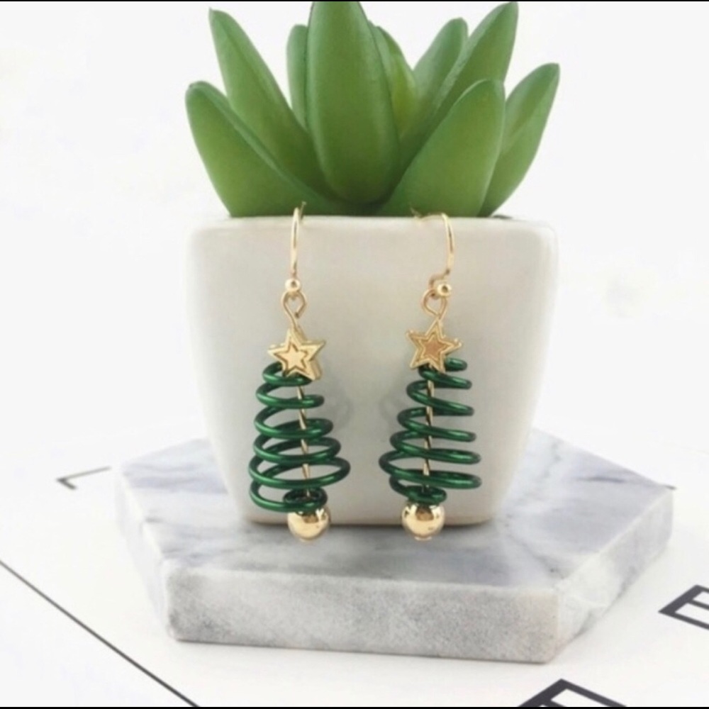 🎄Christmas Tree Spiral Earrings🎄